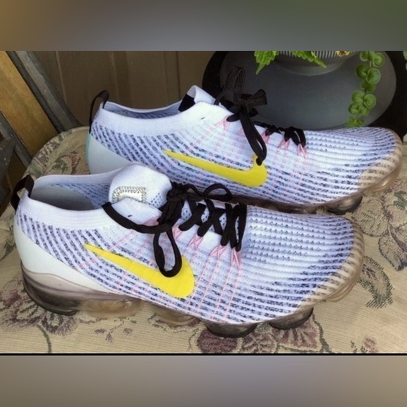 Nike Air VaporMax Flyknit 3 'White Dynamic Yellow' AJ6900-103 size 9.5 - Picture 3 of 16
